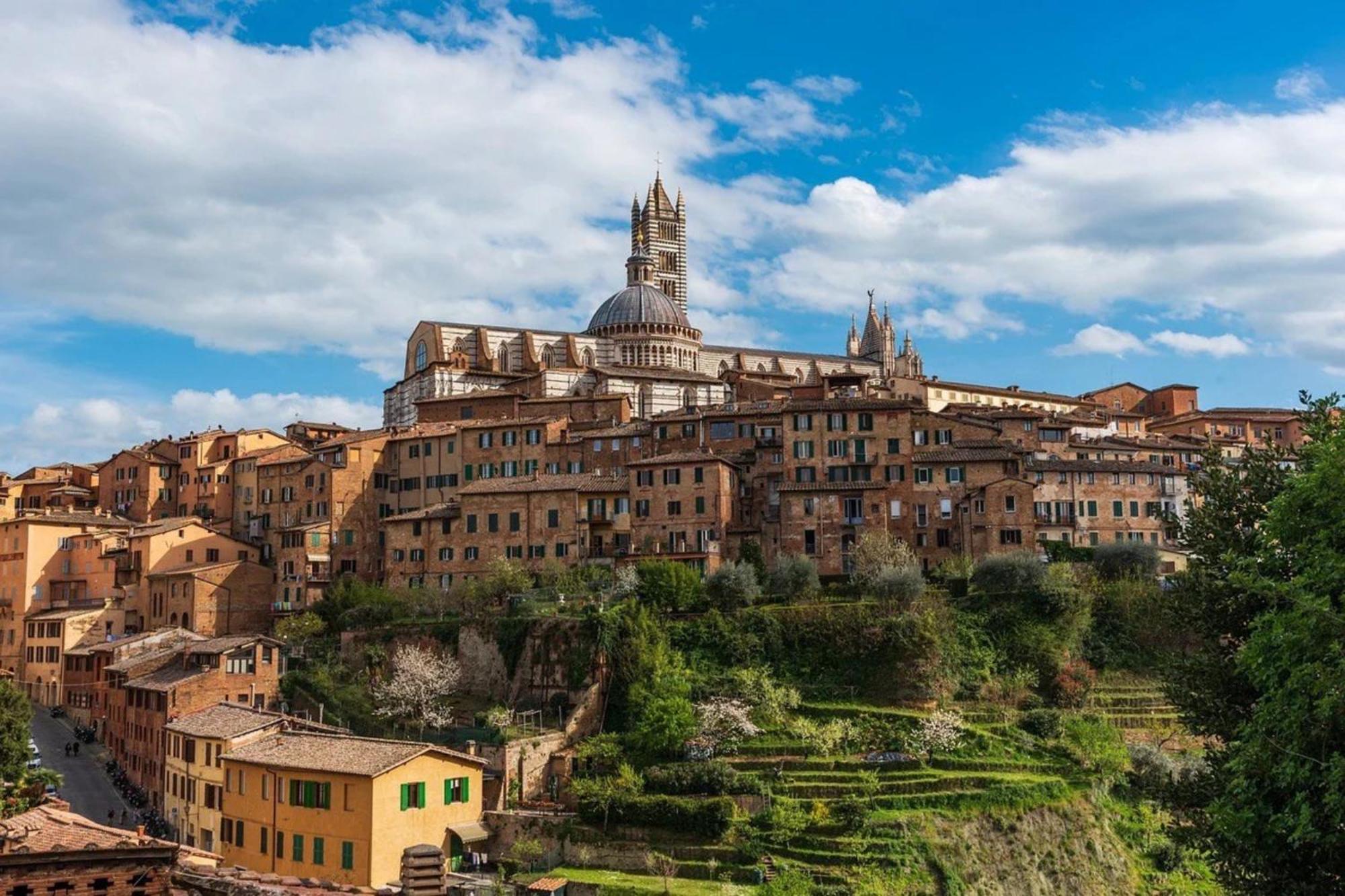 Sisters' Home - Appartamento Nel Centro Storico Con Terrazzo, Aria Condizionata E Vasca Da Bagno Siena Exterior foto